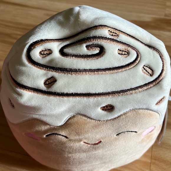 Squishmallow Chanel the Cinnamon Bun 8” NWT & HTF - Picture 4 of 6